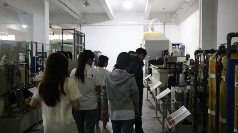 華東交通大學一行參訪依斯倍工業廢水處理中試平臺，校企攜手智啟創新新征程 (2)