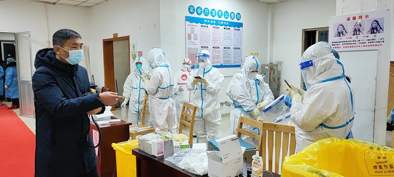 依斯倍員工作為志愿者積極參與社區街道戰“疫”隊伍