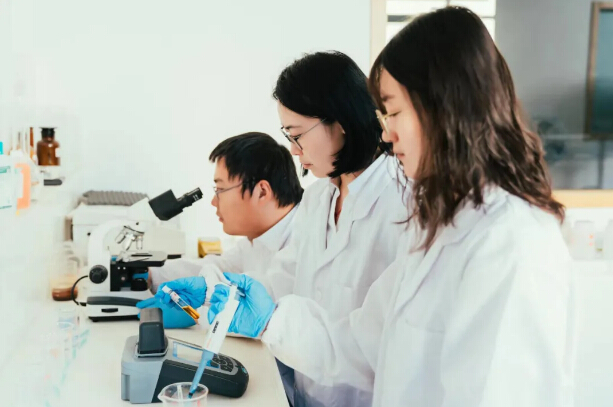 依斯倍環(huán)保實驗研發(fā)團隊