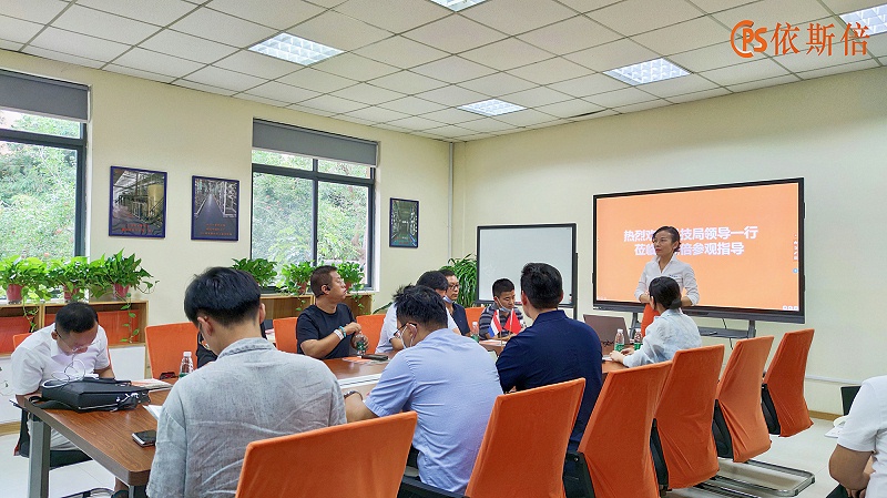 蘇州市科技局領(lǐng)導(dǎo)及市發(fā)展促進(jìn)會(huì)產(chǎn)業(yè)協(xié)會(huì)蒞臨依斯倍參觀指導(dǎo)